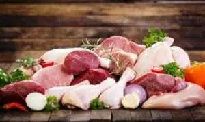 Ini Perbedaan Nutrisi Daging Sapi dan Dada Ayam