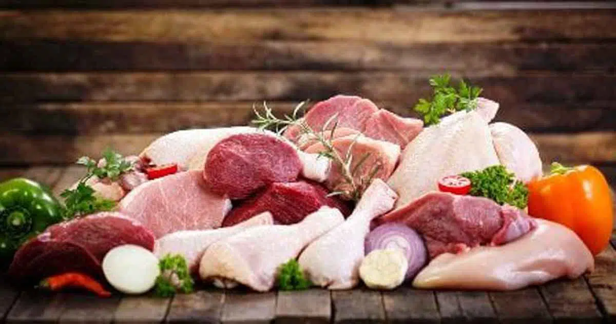 Ini Perbedaan Nutrisi Daging Sapi dan Dada Ayam