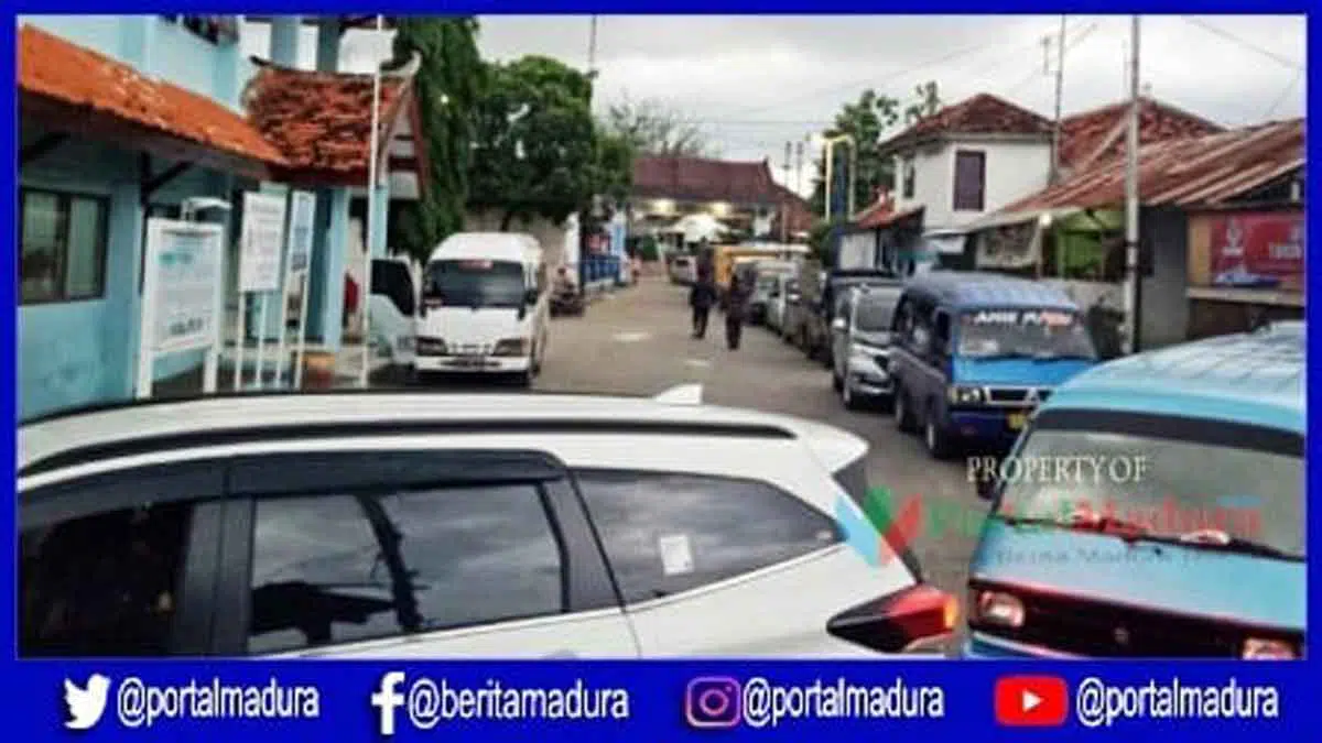 Antrian Panjang Landa Penyeberangan Kalianget-Talango, Warga Sumenep Minta Pemerintah Tak Tutup Mata