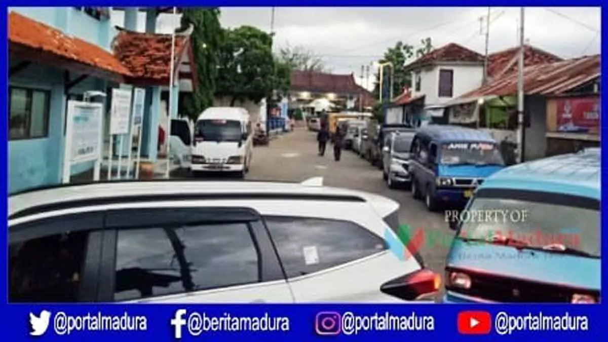 Antrian Panjang Landa Penyeberangan Kalianget-Talango, Warga Sumenep Minta Pemerintah Tak Tutup Mata