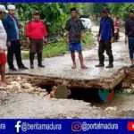 VIDEO-Jembatan di Jalan Poros Kecamatan Pulau Kangean Putus Diterjang Banjir