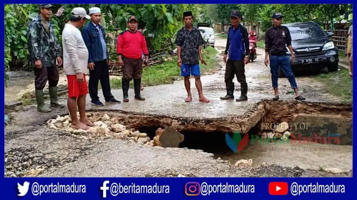 VIDEO-Jembatan di Jalan Poros Kecamatan Pulau Kangean Putus Diterjang Banjir