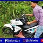Brakk! Pemotor Tabrak Mobil Owner Wisata Kapal Jodoh Sampang