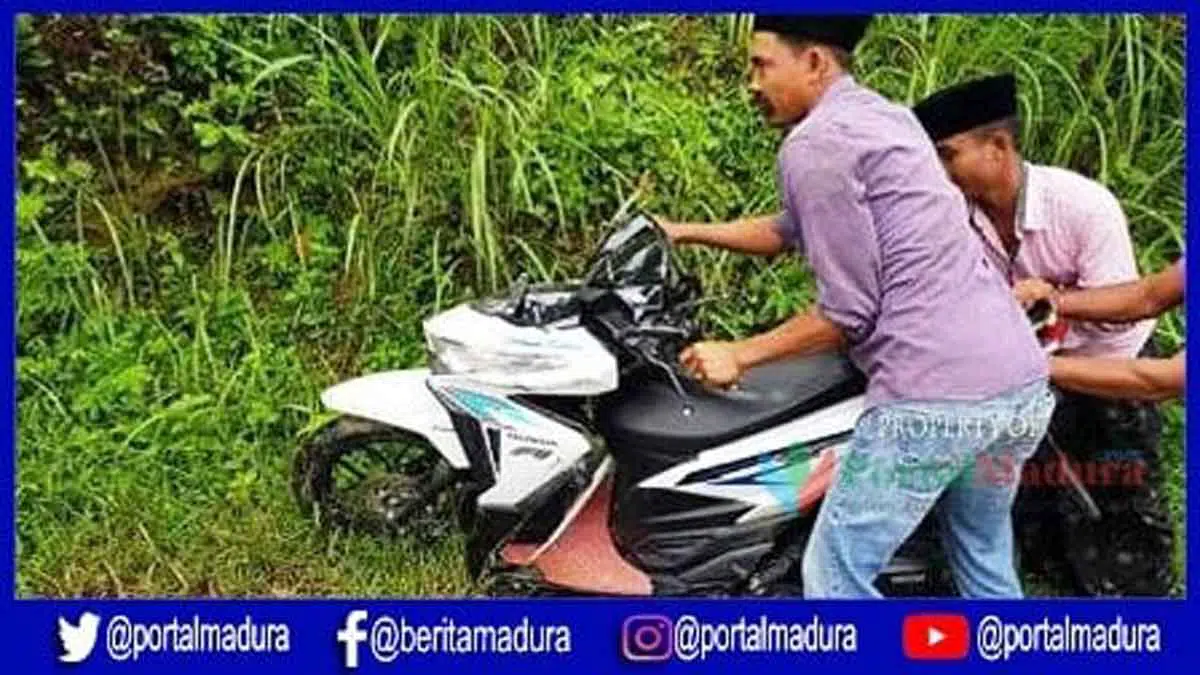 Brakk! Pemotor Tabrak Mobil Owner Wisata Kapal Jodoh Sampang