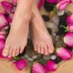 Mau Punggung Kaki Anda Terlihat Cerah? Ini 3 Rahasianya