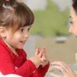 Moms, Begini 6 Cara Hadapi Si Kecil yang Mulai Berpikir Kritis