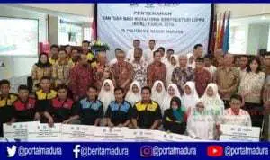 Lippo Group Serahkan Bantuan Mahasiswa Berprestasi Politeknik Negeri Madura