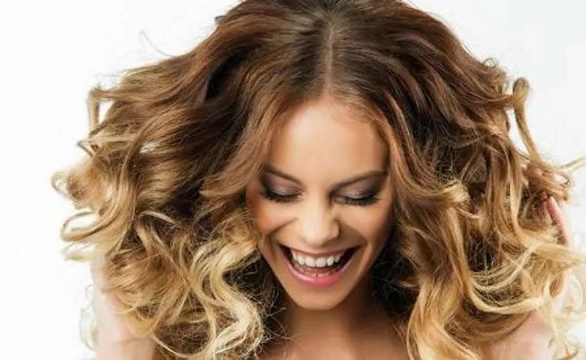 3 Cara Dapatkan Rambut Sehat Meski Gunakan Hair Styling Tools