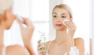 Perlukah Gunakan Toner Wajah Setiap Hari? Ini Penjelasannya
