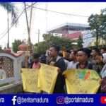 Program Bupati Sumenep Dinilai Tak Maksimal, Mahasiswa Aksi Jalan Mundur