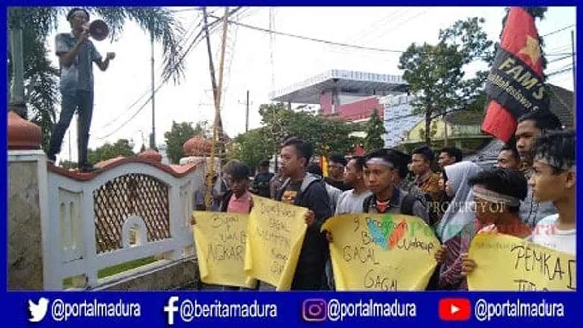 Program Bupati Sumenep Dinilai Tak Maksimal, Mahasiswa Aksi Jalan Mundur