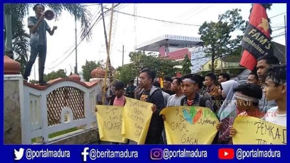 Program Bupati Sumenep Dinilai Tak Maksimal, Mahasiswa Aksi Jalan Mundur