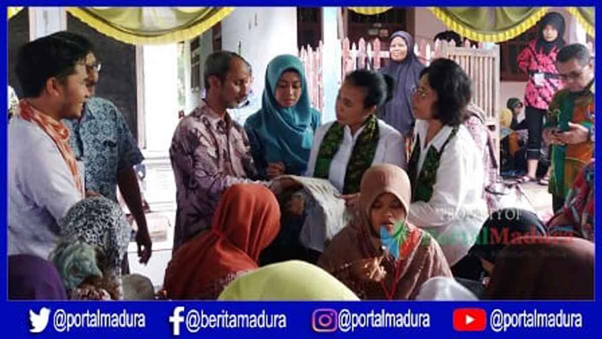 Latihan Batik Tulis, Warga Desa Podhek Pamekasan Senang Disambangi Istri Menteri