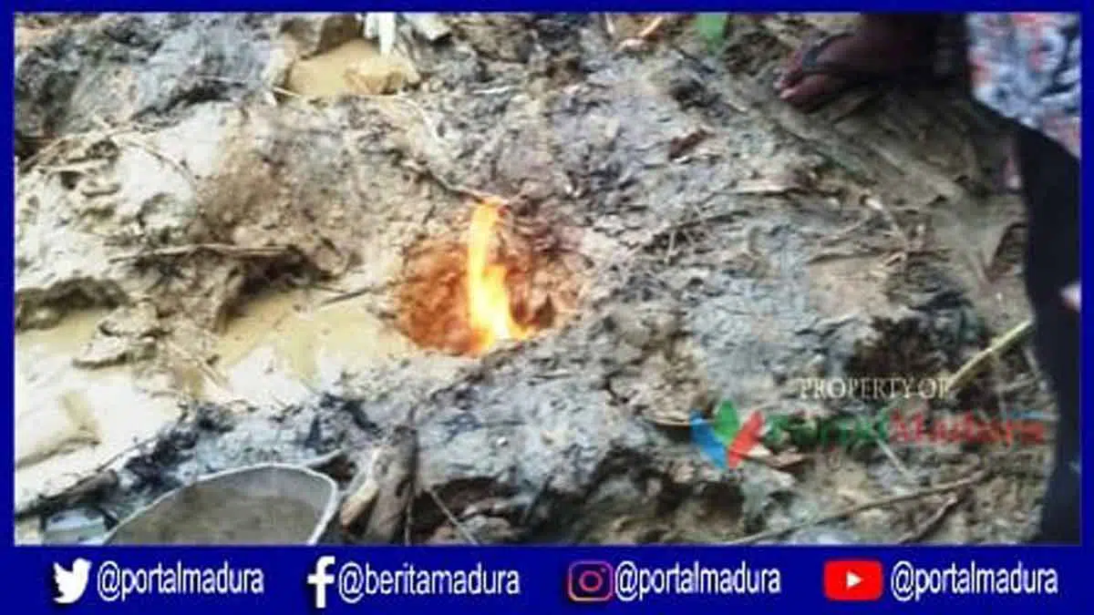 BreakingNews- Sumur Bor Semburkan Api dan Air Keruh di Sumenep