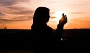 3 Keutamaan Berzikir Usai Salat Subuh