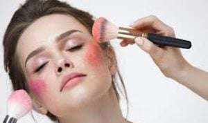Ini Alasan Kenapa Memakai Blush On Penting Bagi Wanita!