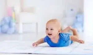 Moms, Ini Alasan Kenapa Bayi Tertawa Sendiri