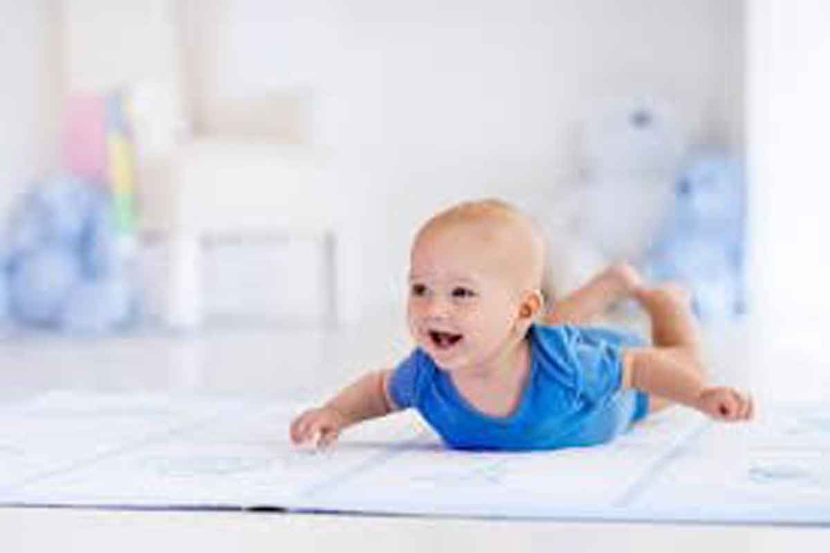 Moms, Ini Alasan Kenapa Bayi Tertawa Sendiri
