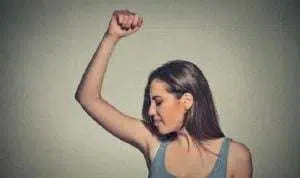 Ladies, 3 Tips Atasi Bau Badan dengan Aman