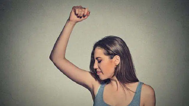 Ladies, 3 Tips Atasi Bau Badan dengan Aman