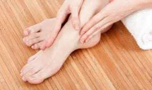 Kenali, Cara Menghaluskan Kulit Kaki Anda yang Kering