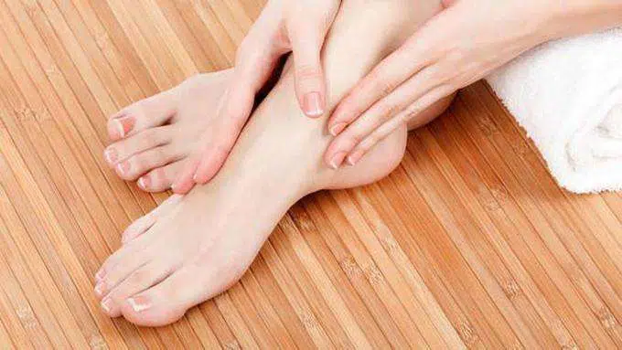 Kenali, Cara Menghaluskan Kulit Kaki Anda yang Kering