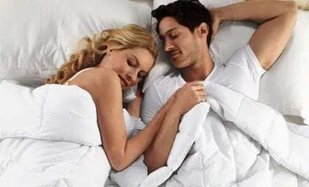 5 Cara Raih Orgasme dalam Waktu Bersamaan dengan Pasangan