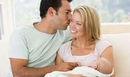 5 Dukungan yang Perlu Dilakukan Suami Saat Istri Baru Melahirkan