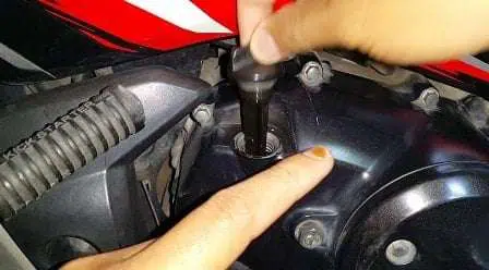 6 Cara yang Benar Cek Oli Motor