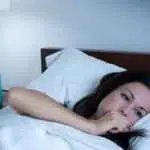 6 Hal yang Bisa Jadi Pemicu Munculnya Batuk Saat Tidur di Malam Hari
