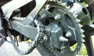 Aturan Mengencangkan Rantai Motor yang Jarang Orang Ketahui