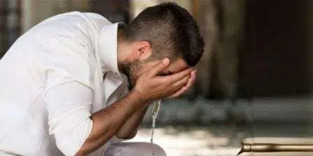 Batalkah Wudu Menyentuh Anak Angkat Ini Penjelasannya dalam Islam
