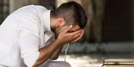 Batalkah Wudu Menyentuh Anak Angkat Ini Penjelasannya dalam Islam