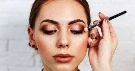 Begini Cara Mudah Pakai Eyeshadow 2 Warna Agar Makin Cantik
