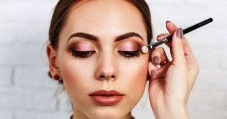 Begini Cara Mudah Pakai Eyeshadow 2 Warna Agar Makin Cantik