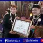 Bupati Pamekasan Dapat Gelar Penghargaan Kanjeng Raden Haryo Adi Ningrat