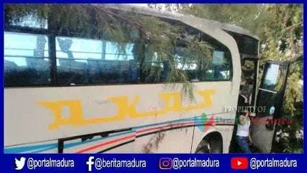 Mau Mendahului, Bus AKAS Nyungsep di Sumenep