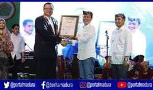 Dalam 100 Hari Kerja, Bupati dan Wabup Pamekasan Terima Penghargaan 2 Rekor MURI