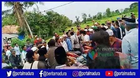 Hitung Ulang, Pemilihan Paw Kepala Desa Gunung Maddah Sampang Diwarnai Kericuhan - Portalmadura.com Hitung Ulang, Pemilihan PAW Kepala Desa Gunung Maddah Sampang Diwarnai Kericuhan