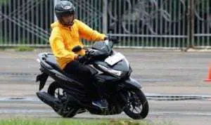 Ini Dia Cara yang Benar Panaskan Motor Ketika Anda Buru-buru ke Kantor