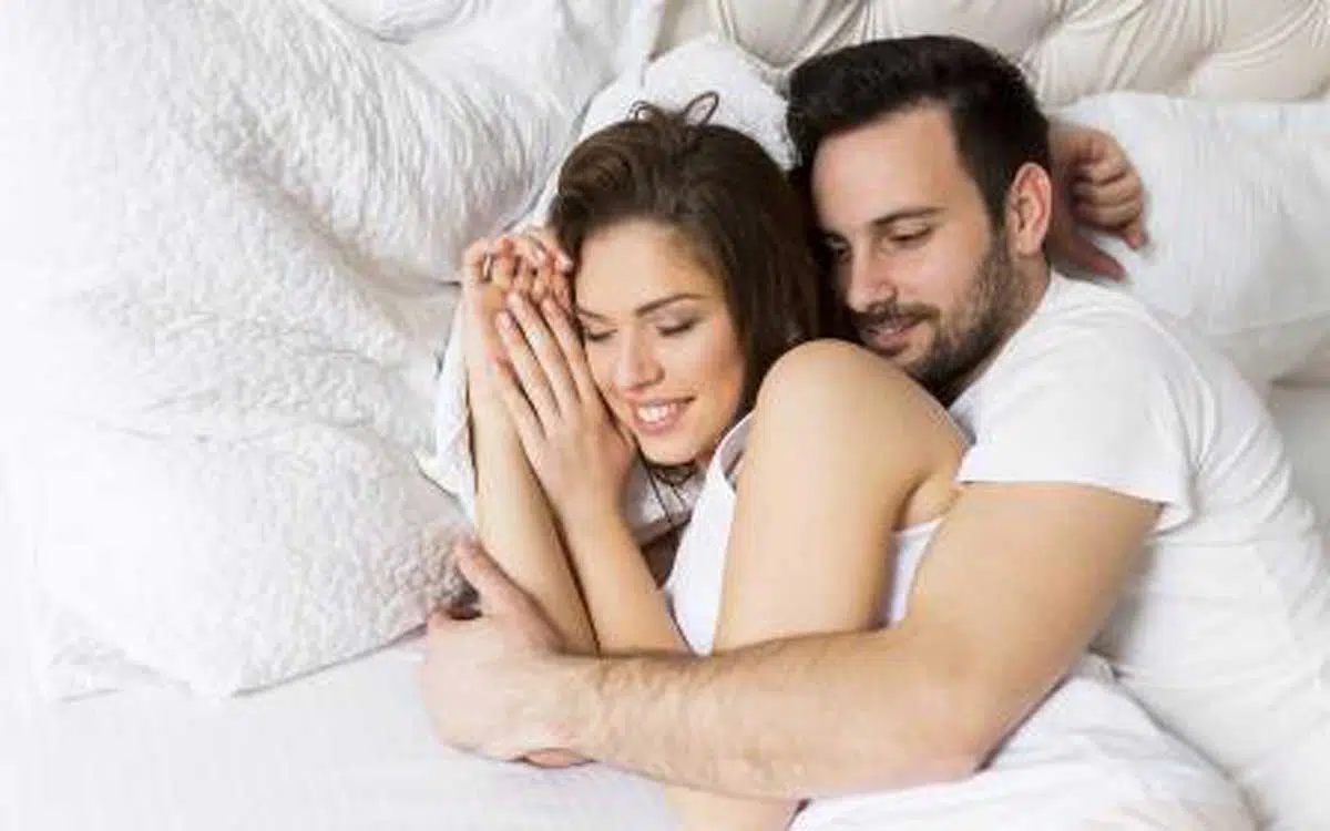 Inilah 4 Cara Bikin Sesi Bercinta Suami Istri Jadi Lebih Romantis