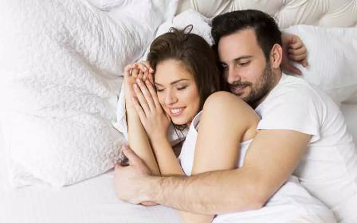 Inilah 4 Cara Bikin Sesi Bercinta Suami Istri Jadi Lebih Romantis