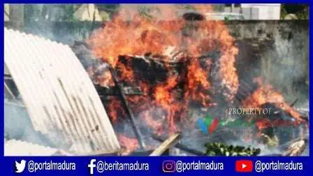 Kebakaran Landa Gudang Bahan Bangunan di Tambelangan Sampang