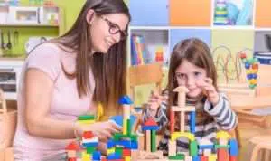 Kenali 10 Tipe Anak yang Perlu Jalani Play Therapy