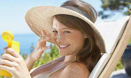 Ladies, Penting Perhatikan 7 Hal Ini Ketika Gunakan Sunblock