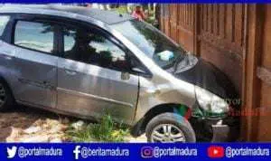 Tabrakan Libatkan Mobil Honda Jazz dan Dua Pemotor di Depan Rutan Sumenep
