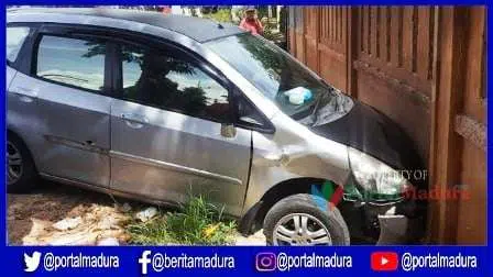 Tabrakan Libatkan Mobil Honda Jazz dan Dua Pemotor di Depan Rutan Sumenep