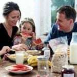 Orang Tua, Ini Pentingnya Obrolan Meja Makan untuk Bentuk Karakter Anak