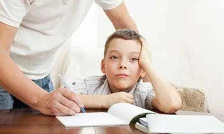 Para Orang Tua, Kenali 7 Kesalahan yang Bisa Buat Si Kecil Malas Baca