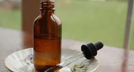 Praktis, Begini Cara Bikin Serum Wajah Sendiri di Rumah